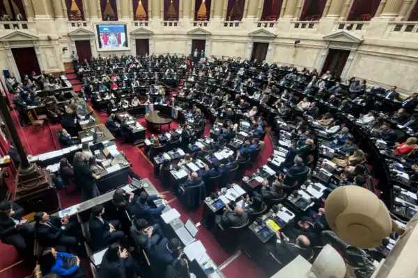 Sesión en Diputados: blindaje para Adorni y media sanción a la Ley Hojarasca