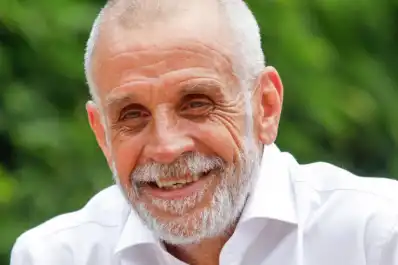 Qué le pasó a Christian Petersen: ingresó a una clínica con alucinaciones