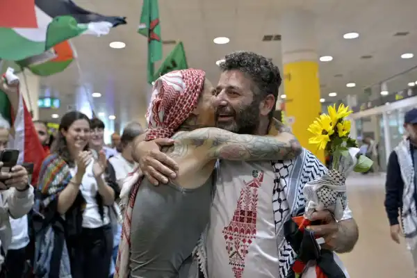 Israel ya deportó a todos los activistas de la flotilla que llevaba ayuda humanitaria a Gaza