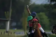 De la élite europea a jugar con amigos en Tucumán: el polista Lucas Torales engalana la Equestrian Week