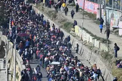Las protestas acorralan al presidente de Bolivia Rodrigo Paz