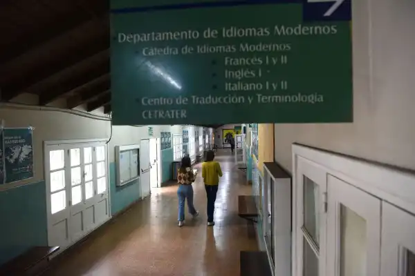 Dos denuncias por violencia de género sacuden la facultad de Filosofía y Letras