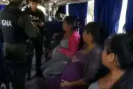 Gendarmería rechazó el ingreso de un micro con mujeres bolivianas embarazadas que venían a parir a Salta