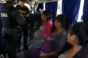 Gendarmería rechazó el ingreso de un micro con mujeres bolivianas embarazadas que venían a parir a Salta