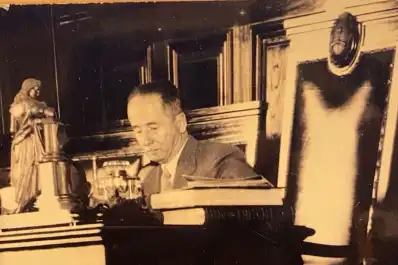Recuerdos fotográficos: Juan Heller y la chuña del Palacio de Justicia