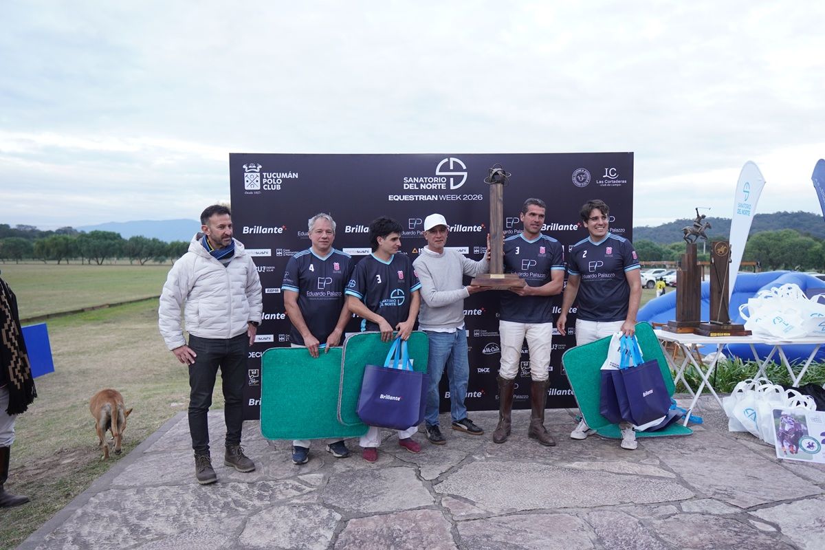 CAMPEONES. El equipo Dr. Eduardo Palazzo celebró el título de pato en Tapia luego de una destacada actuación durante toda la competencia.