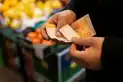 Precarización laboral: perder un empleo formal y pasar al cuentapropismo implica ganar hasta 28% menos