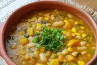 Cómo preparar locro vegano para este 25 de mayo: la receta más fácil