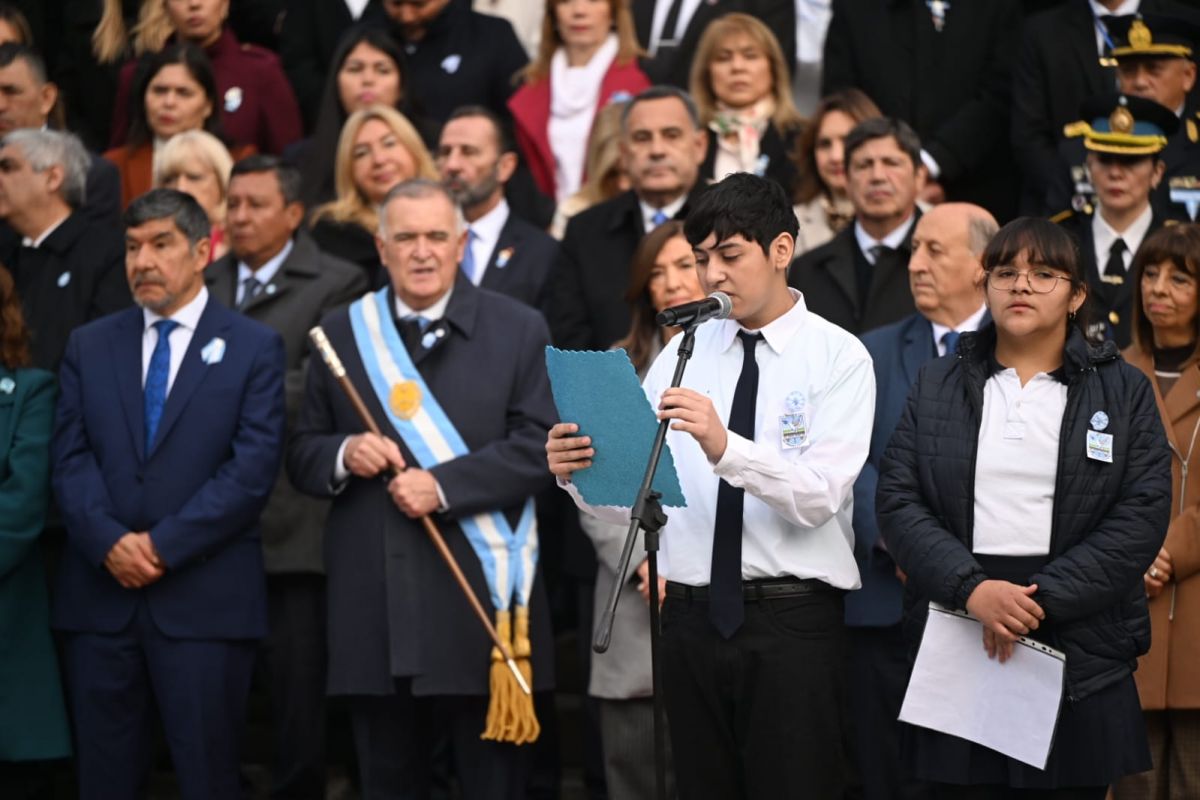 “El 25 de Mayo no debe reducirse a un feriado”: el mensaje de los estudiantes tucumanos en el acto oficial