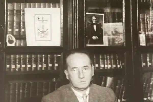 Recuerdos fotográficos: “Apúrate despacio”, el “ex libris” de Juan Heller para la Corte