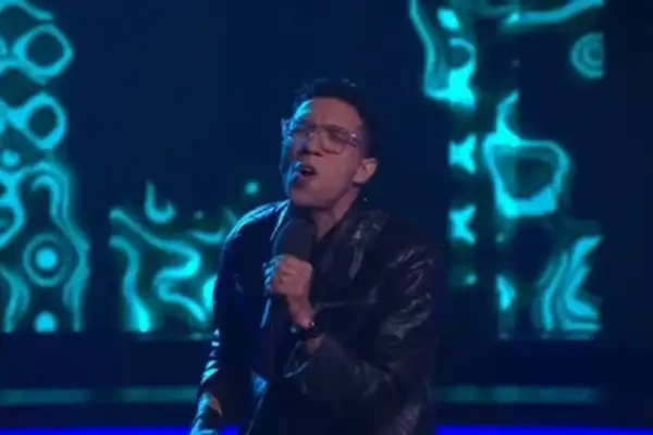 Un ex participante de La Voz Argentina acusó a Luck Ra de incumplir una promesa