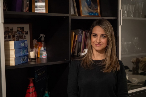 Dos trabajos, un hijo y una carrera: la historia de una psicóloga que encontró en el pluriempleo la forma de progresar
