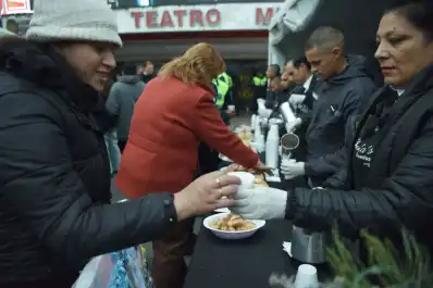 Entre chocolate patrio y reflexiones, Tucumán celebró el 25 de Mayo