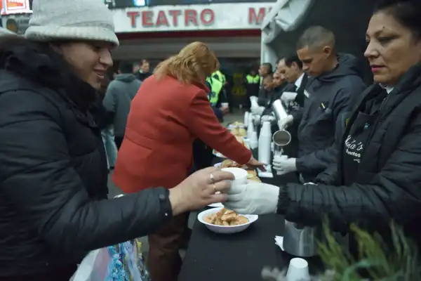 Entre chocolate patrio y reflexiones, Tucumán celebró el 25 de Mayo