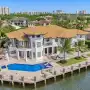 Así es la mansión de Antonela Rocuzzo y Lionel Messi en Miami: ocho dormitorios, dos muelles y nueve baños