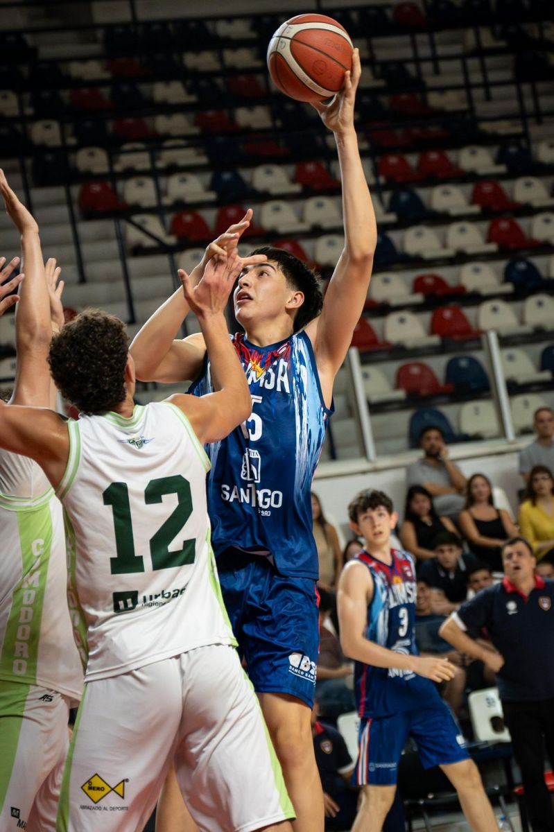 Nació en Santa Lucía, tiene 16 años, mide 2,04 metros, llegó a Quimsa y es una de las grandes promesas del básquet tucumano