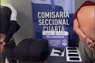 Violento robo en la Capital: dos ladrones gatillaron a un joven en la parada de colectivo