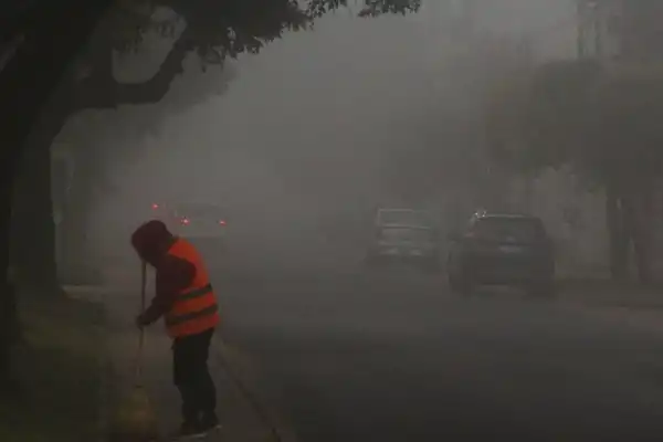 Hay alerta violeta por neblinas en una provincia: cómo estará el clima y qué pasará en el resto del país