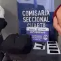 Violento robo en la Capital: dos ladrones gatillaron a un joven en la parada de colectivo