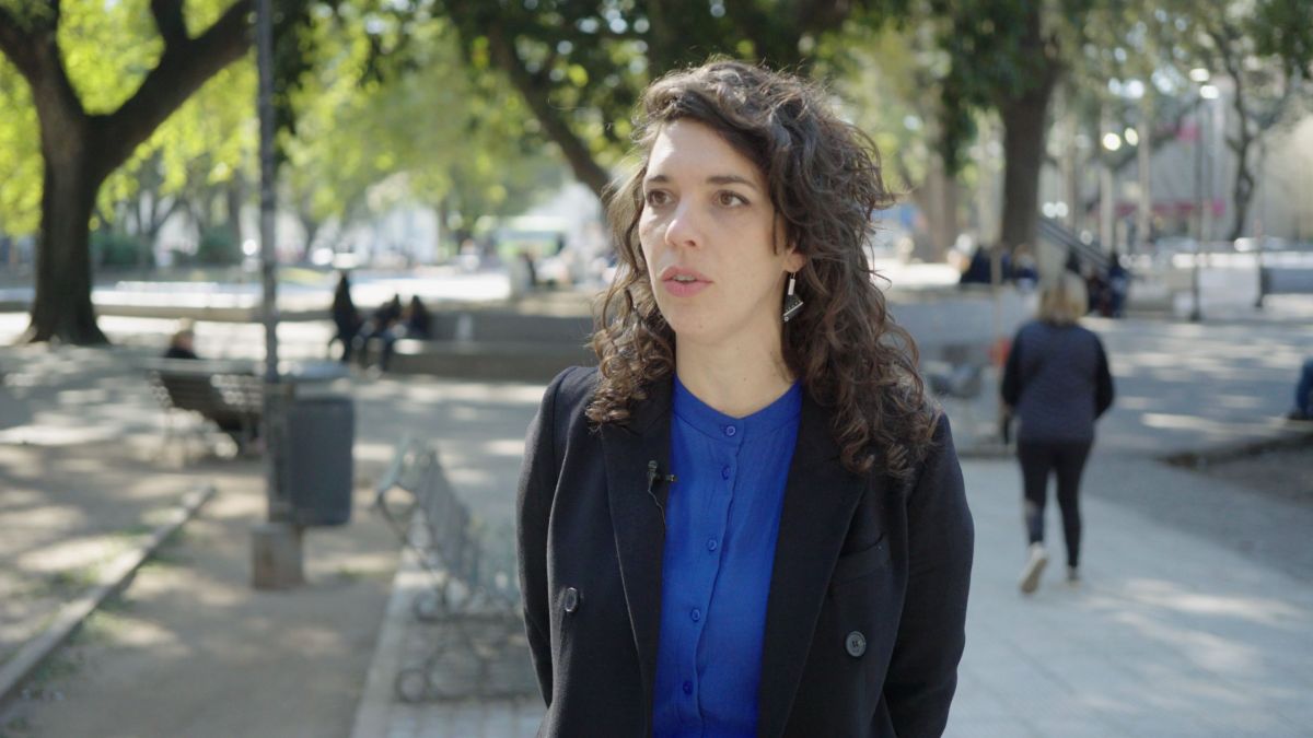AGUANTAR. Sol Forgas, presidenta del Colegio de Psicólogos de Tucumán, advierte que el pluriempleo ya impacta de lleno en la salud mental.