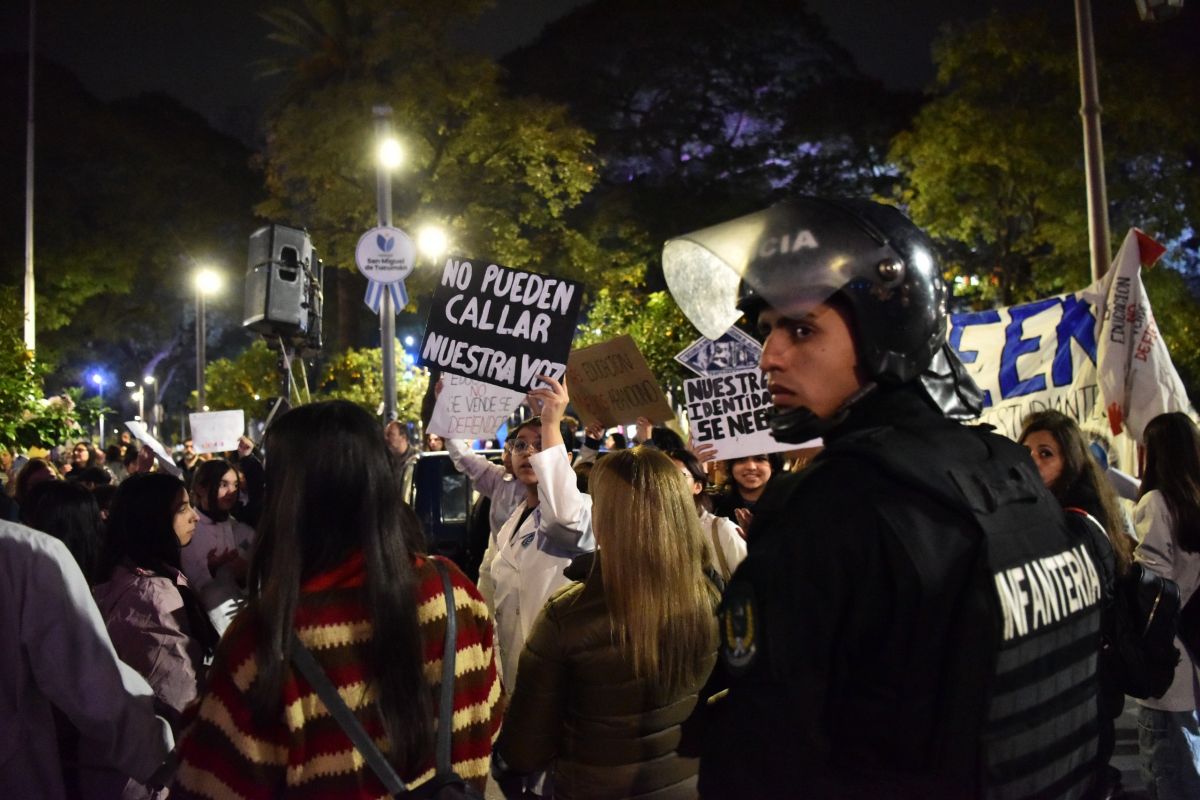 “Más educación, menos abandono”: la Escuela Normal volvió a marchar y reclamó respuestas