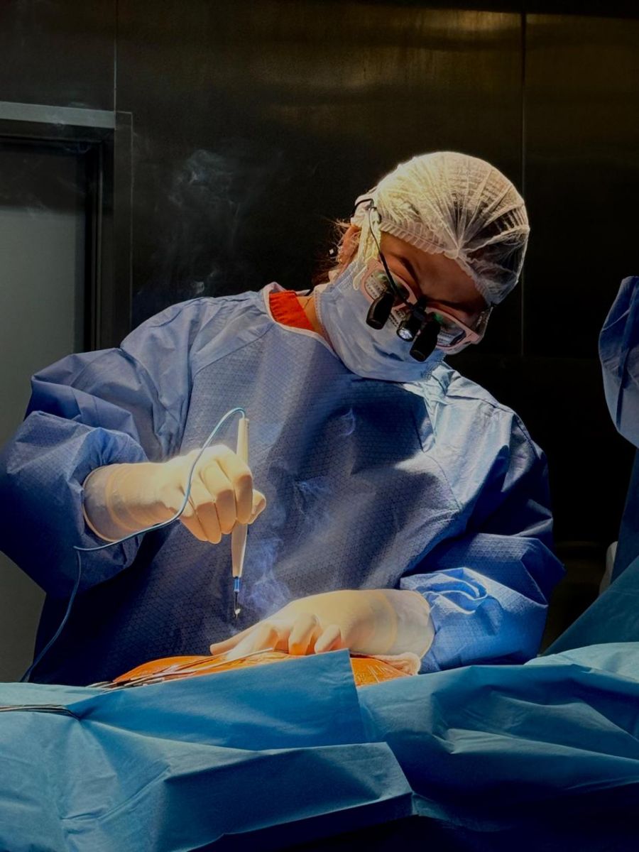 Es tucumana, se convirtió en la primera cirujana cardiovascular de planta de la Fundación Favaloro y hoy comparte su experiencia en redes