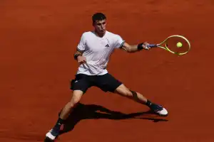Histórico: Juan Manuel Cerúndolo eliminó a Jannik Sinner con una remontada épica en Roland Garros