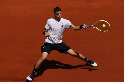 Histórico: Juan Manuel Cerúndolo eliminó a Jannik Sinner con una remontada épica en Roland Garros