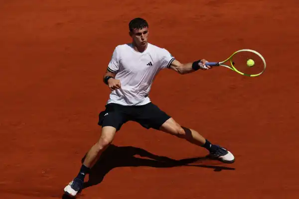 Histórico: Juan Manuel Cerúndolo eliminó a Jannik Sinner con una remontada épica en Roland Garros