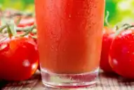 Cómo preparar jugos y salteados con tomate y soja para aprovechar su efecto antiinflamatorio