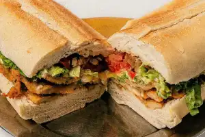 Un prestigioso ranking de comida eligió a los sánguches de Chacho entre los mejores del mundo