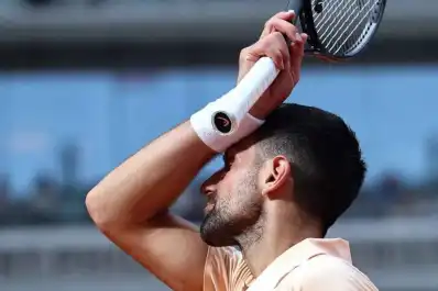 La fuerte reacción de Djokovic contra un camarógrafo en medio de un exigente duelo con Fonseca