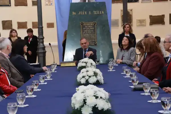 Entre lágrimas y respaldo político, Pagani cerró su mandato y Grunauer quedó al frente de la UNT