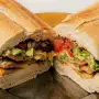 Un prestigioso ranking de comida eligió los sánguches de milanesa de Chacho entre los mejores del mundo