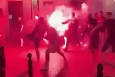 Violenta batalla entre hinchas de PSG y Arsenal en la previa de la final de la Champions League