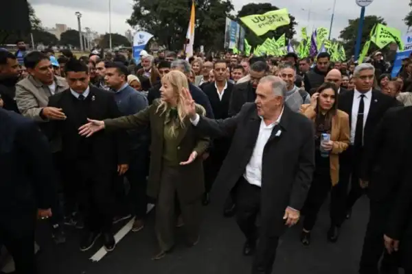 Jaldo y Chahla inauguraron la remodelación integral de avenida Papa Francisco y José Ingenieros