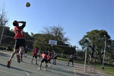 Últimos días para sumarse a los Interfacultades de la UNT con fútbol, vóley, básquet y atletismo