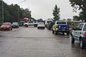 Una policía y su padre murieron al chocar su moto contra un camión cerca del Mercofrut