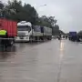 Una policía y su padre murieron al chocar su moto contra un camión cerca del Mercofrut