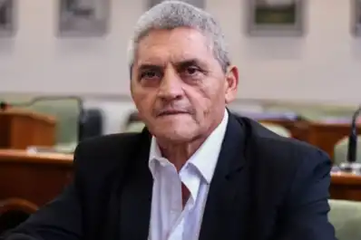 Filmaron a un concejal tocándole la cola a una compañera: deberá pagarle $12 millones
