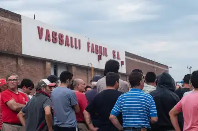 Histórica fábrica de cosechadoras se vende por U$S 1 para evitar el cierre: acumula deudas millonarias y busca un nuevo dueño