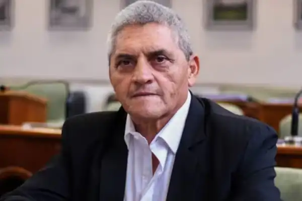 Filmaron a un concejal tocándole la cola a una compañera: deberá pagarle $12 millones
