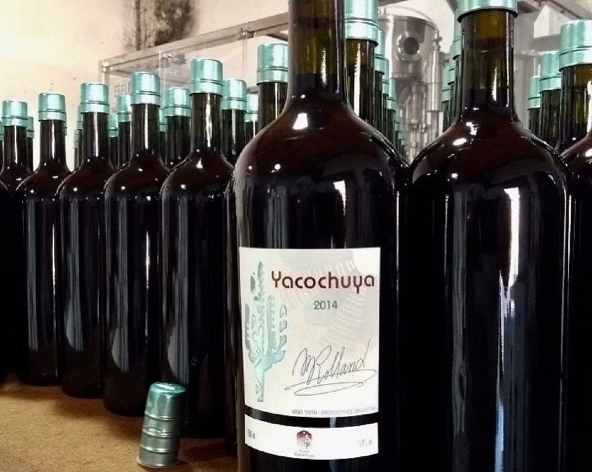 LA BOTELLA. El cardón y la firma de Michel Rolland en la etiqueta de Yacochuya. 