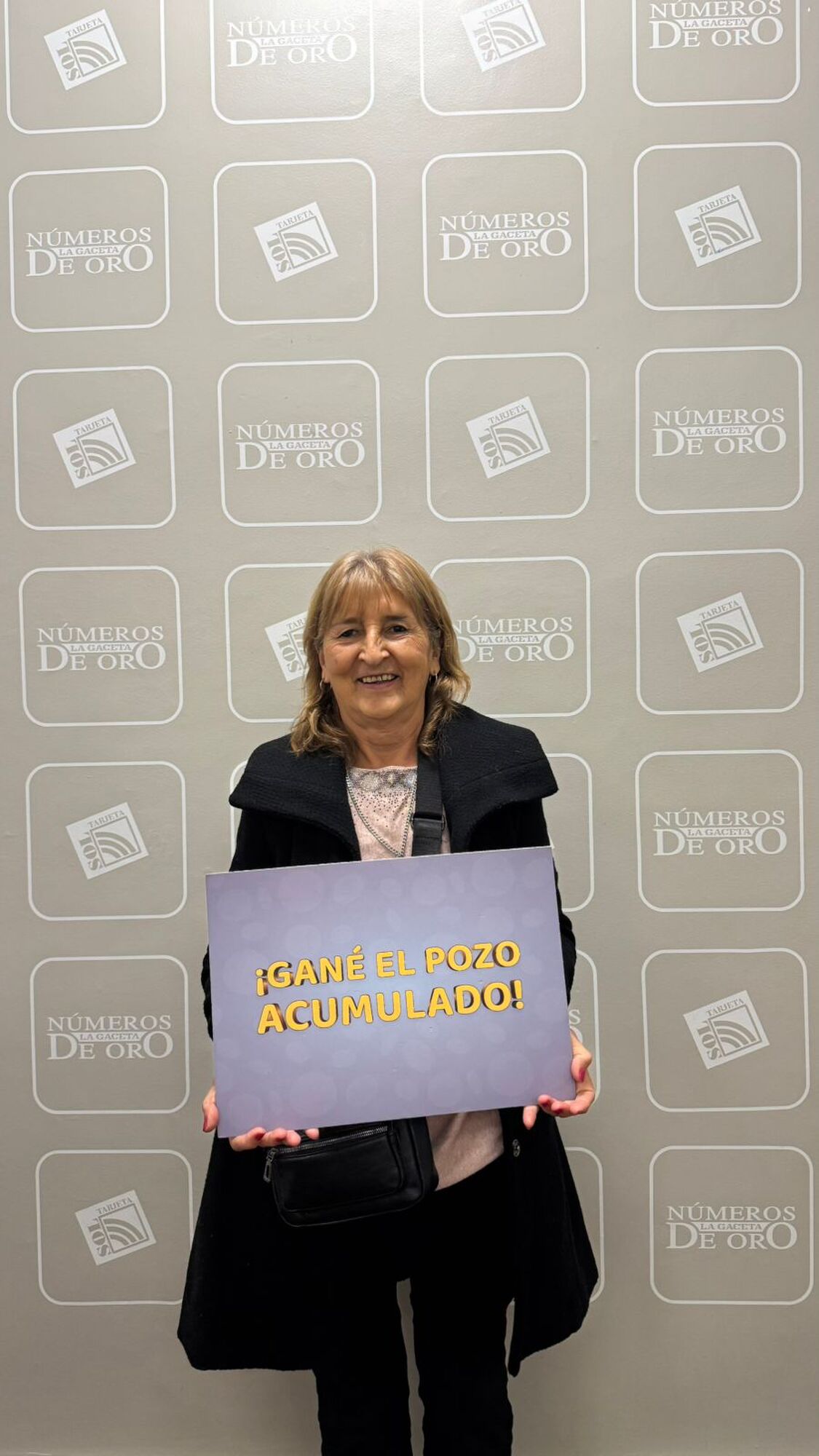 CLAUDIA JUÁREZ. La ganadora de Concepción compartió la alegría con sus hijos y compañeros de trabajo.