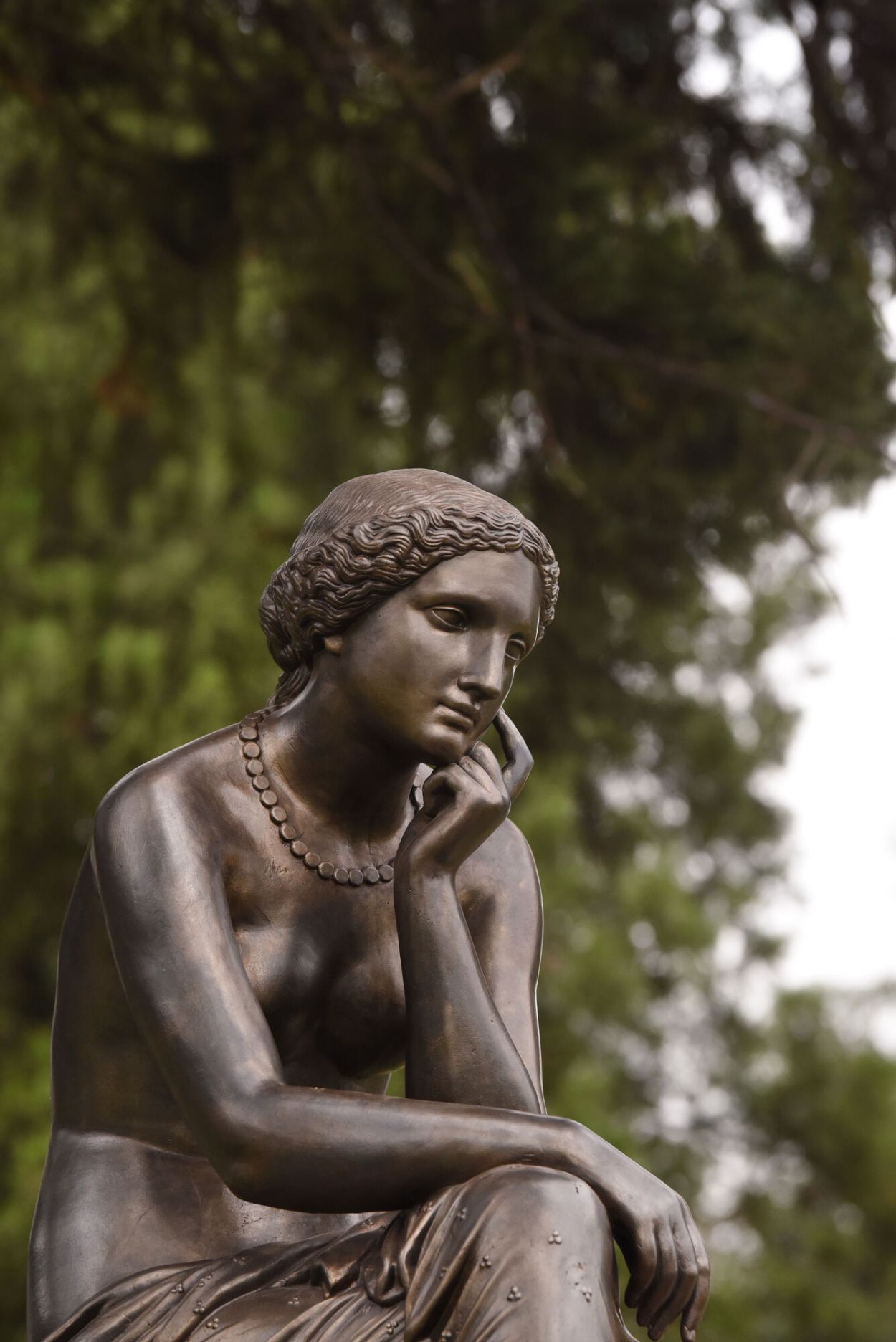 MEDITACIÓN. La escultura robada en 2018 y milagrosamente recuperada. Brilla con el máximo esplendor en la avenida Paz Posse.