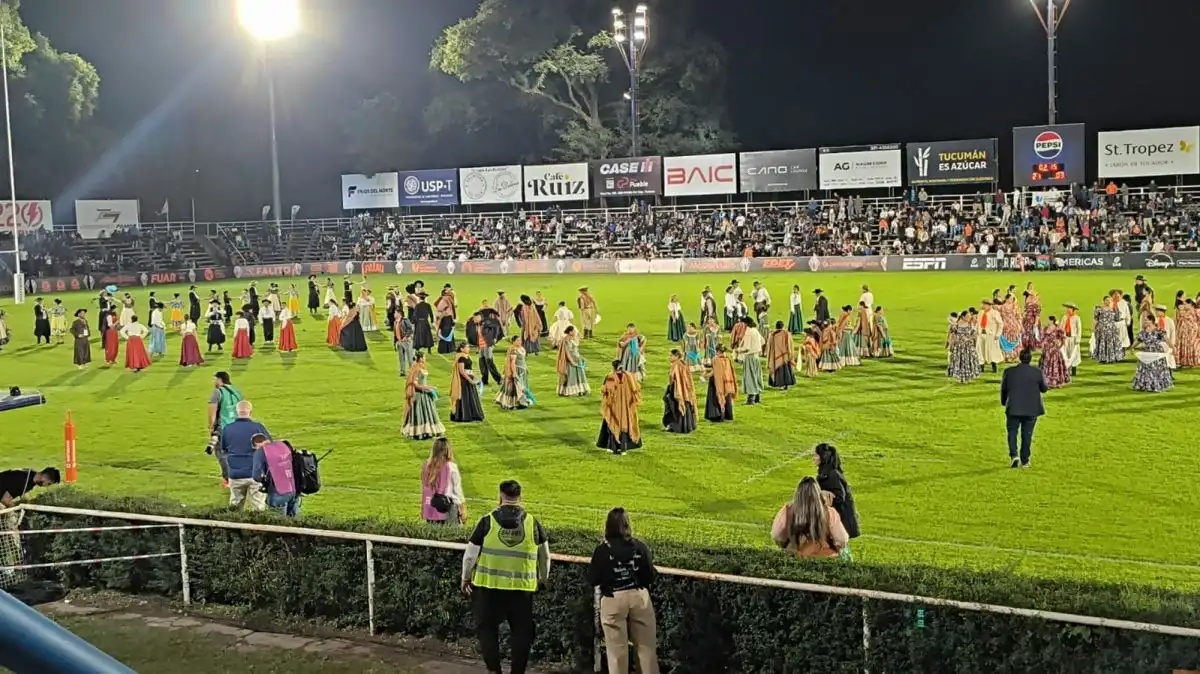 Show folclórico en el entretiempo