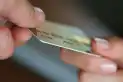 Las tasas por el uso y los riesgos del mínimo: con la tarjeta al límite, cuáles son las estrategias para no caer en las refinanciaciones