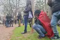 El dolor de los fanáticos del Indio Solari: comenzaron a reunirse en Parque Leloir para despedirlo