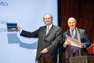Maqueda recibió la Pluma de Honor y advirtió que los ataques a la libertad de expresión horadan la democracia