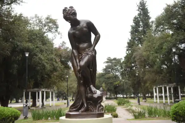 Tanta belleza enamora: así quedaron las estatuas del parque 9 de Julio luego de la restauración